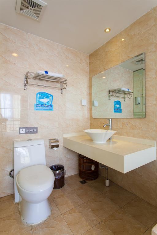 7Days Inn Zhu Hai Gong Bei Tunnel Portal Zhuhai Room photo